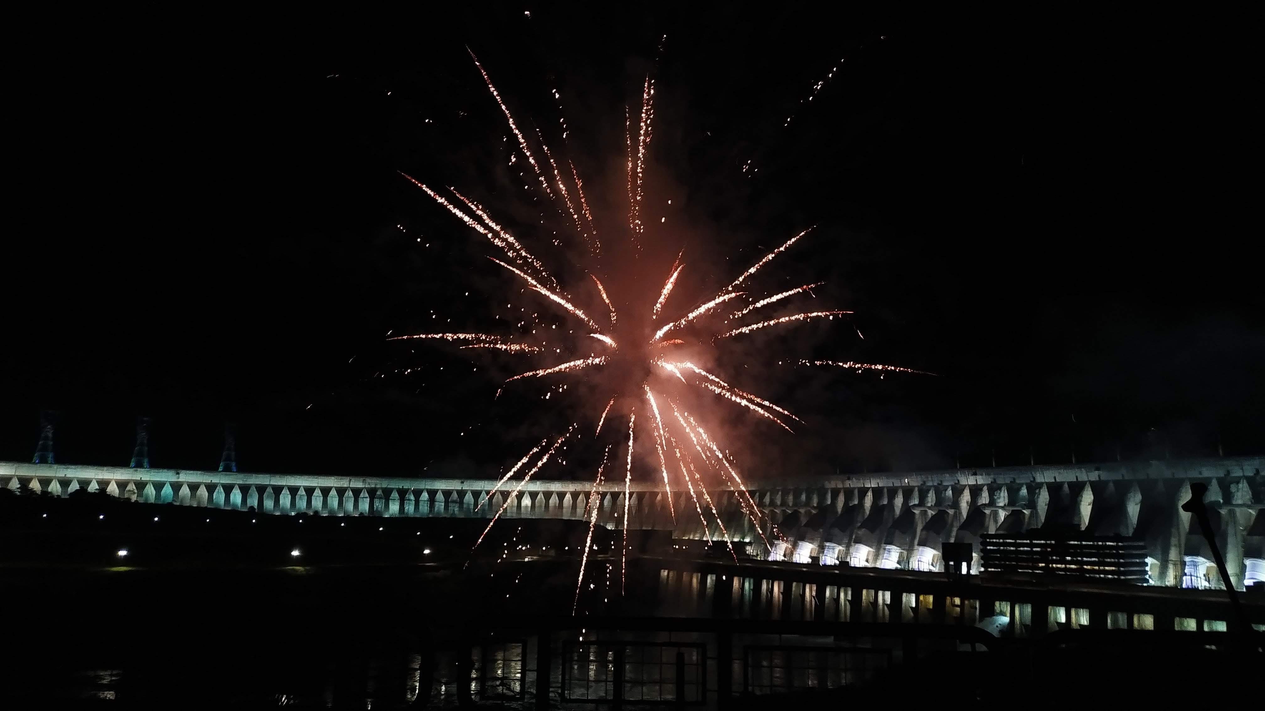 Itaipu Iluminada